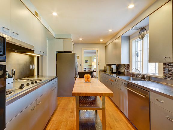 4th image of 15 White Oak Ln