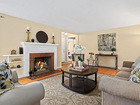 4th image of 4443 Collis Ave