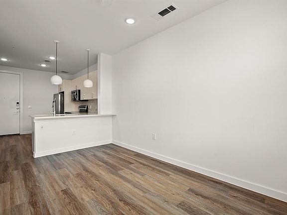 4th image of 6324 N Lamar Blvd #206