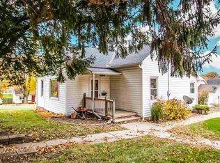 208 E Lincoln St, Roanoke, IL