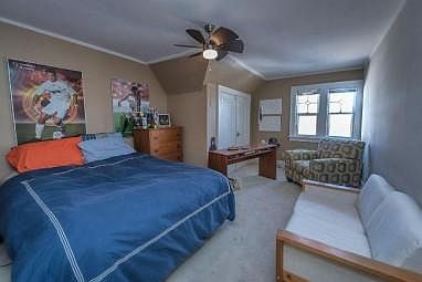 3rd image of 2036 Ludington Ave