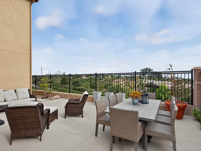 1733 Artemisia Ct — Photo 32