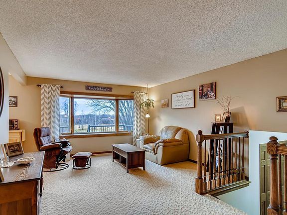 5th image of 20290 Enfield Ct N