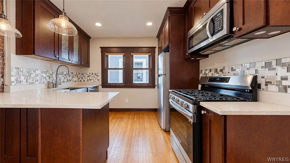 2 bed, 1.0 bath, 1273 sqft, $1,600 — Photo 4