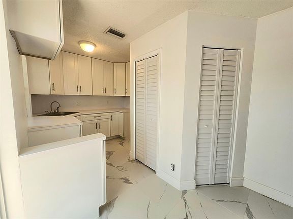 5th image of 1548 Springside Drive