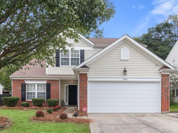 8908 Firestreak Dr, Charlotte, NC 28216