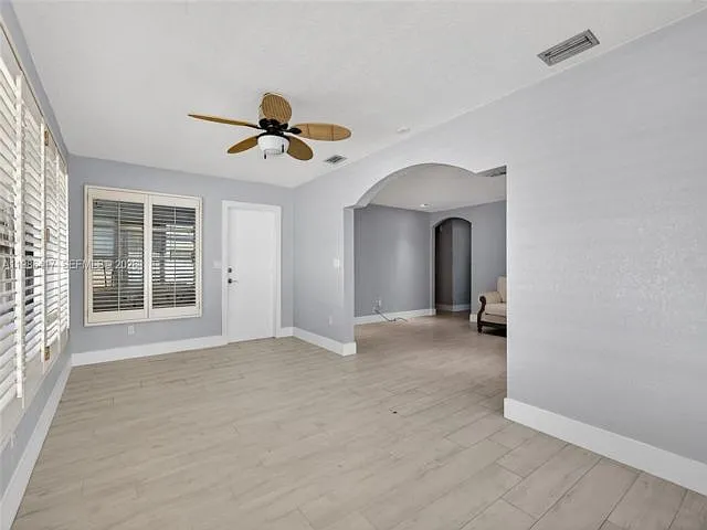217 SW 5th St — Photo 14