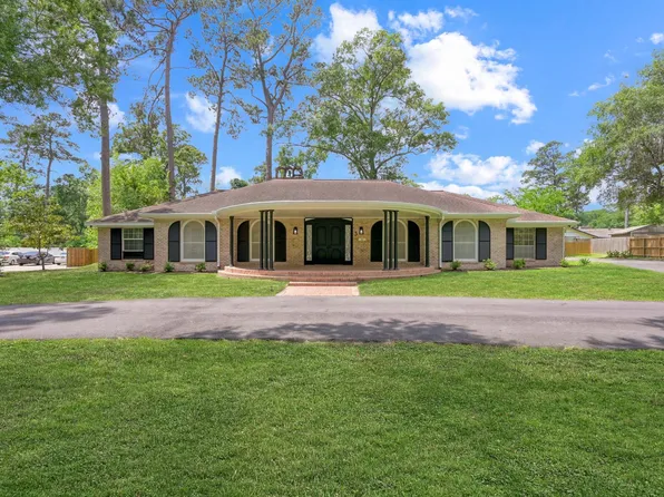 3 Briarwood Dr, Conroe, TX 77301