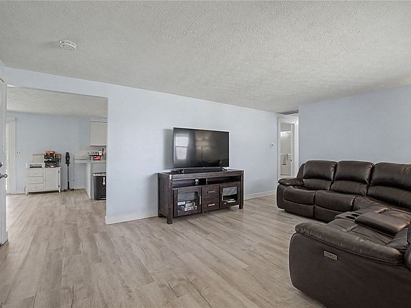 4th image of 5944 Corsica Dr