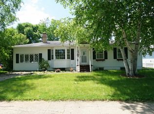 908 S 18th St, Grand Forks, ND 58201