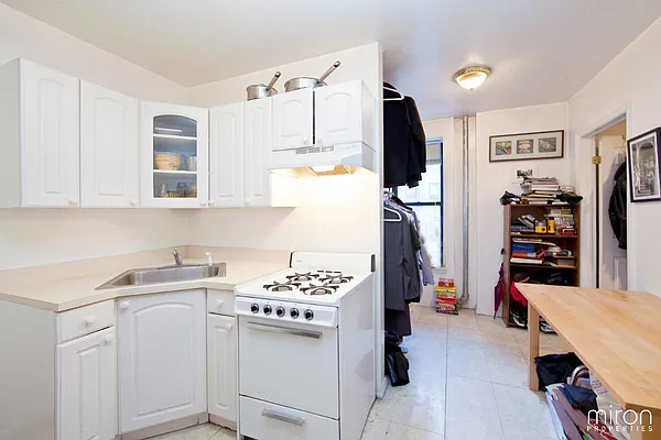 Rented by Manhattan Group | media 6