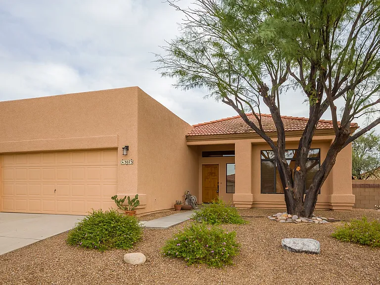 3073 W Placita Montessa — Photo 1