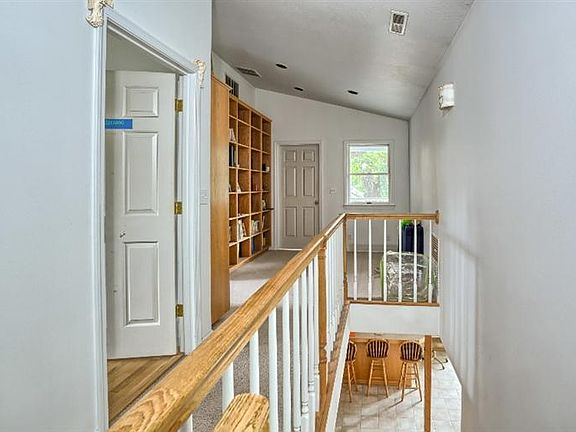 2nd image of 822 Blaine St