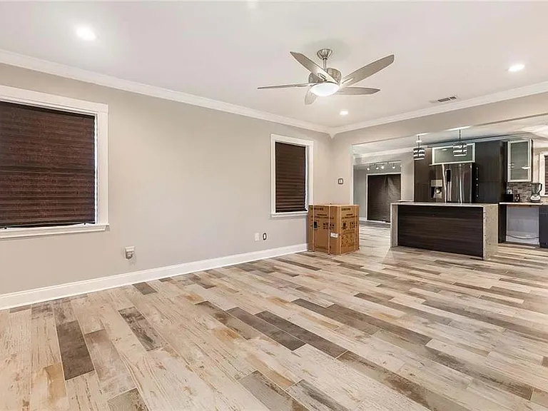305 Serpas Dr — Photo 8