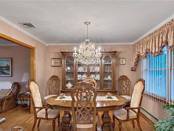 4th image of 4 Rosemary Ln