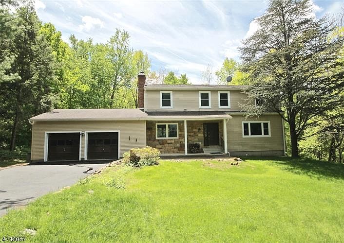 1st image of 7 Stratfordshire Dr