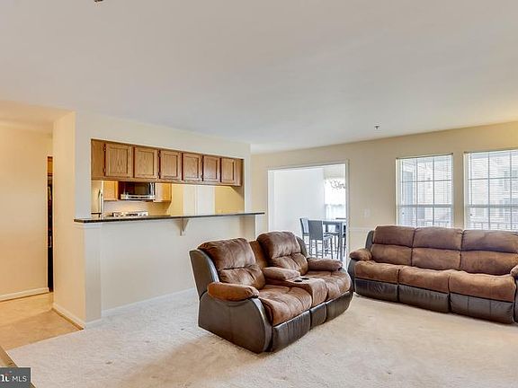 5th image of 3570 Sherbrooke Cir #7-203
