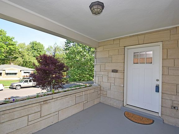 3rd image of 5612 Glengate Ln