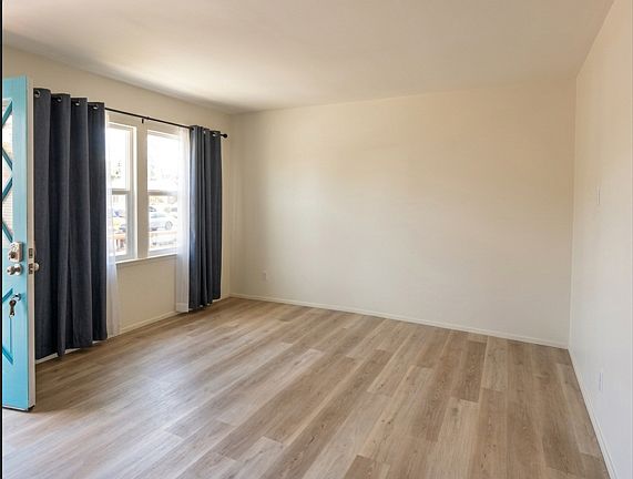 4th image of 1666 Thomas Ave