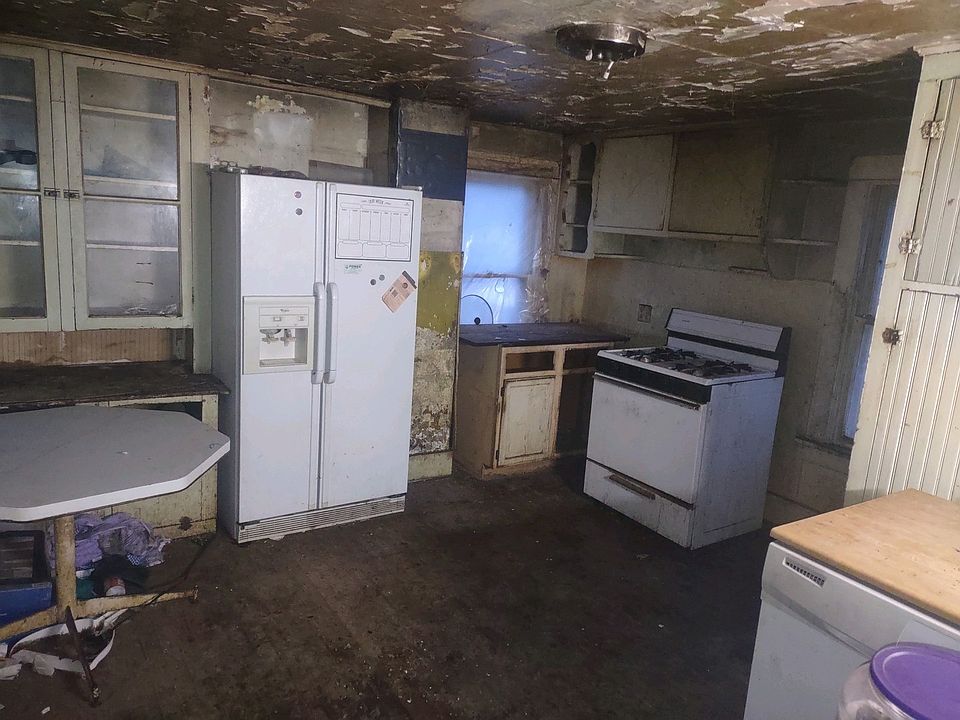 2nd image of 130 Miller St