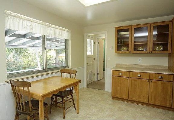 Eat-in Kitchen