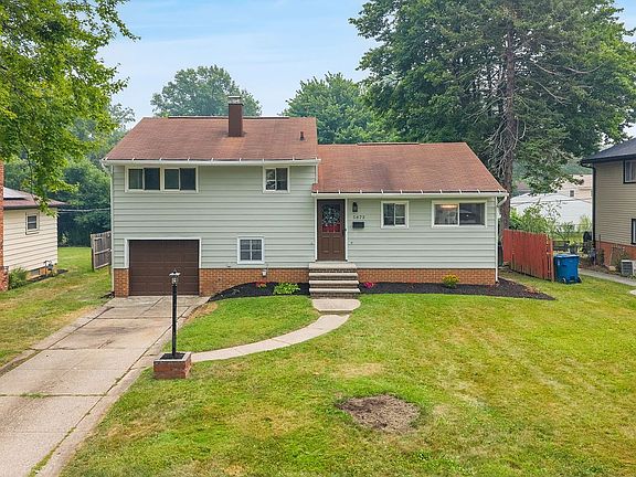 3rd image of 5873 Doxmere Dr
