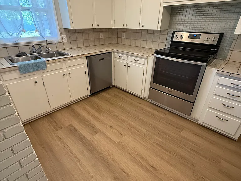 2703 Rebecca Dr — Photo 8