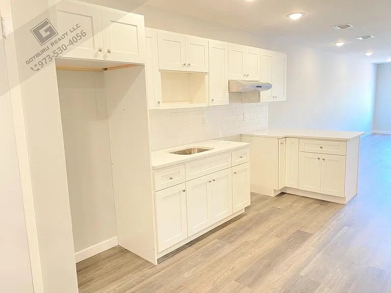185 Broadway #208 — Photo 5