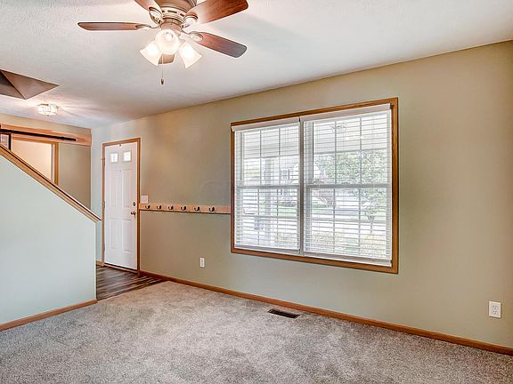 5th image of 2558 Long Bow Ave
