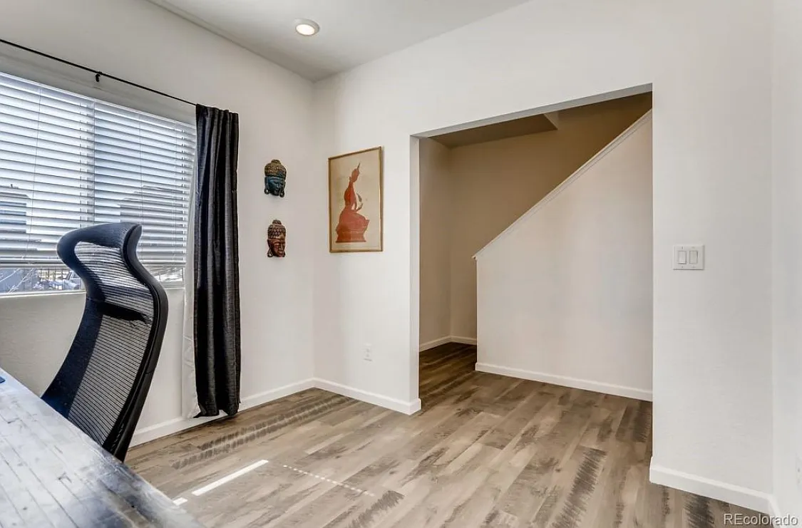 3 bed, 2.5 bath, 2013 sqft, $3,300 — Photo 3