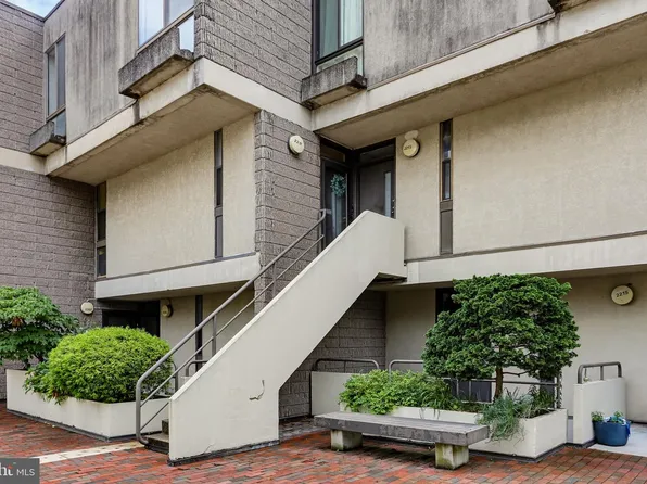 2211 Clove Ter, Baltimore, MD 21209