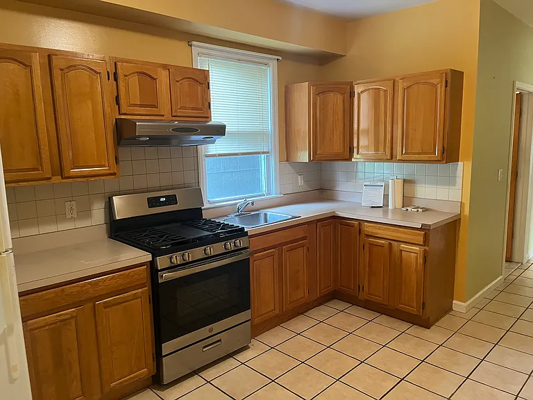 156 Voss Ave #4 — Photo 1