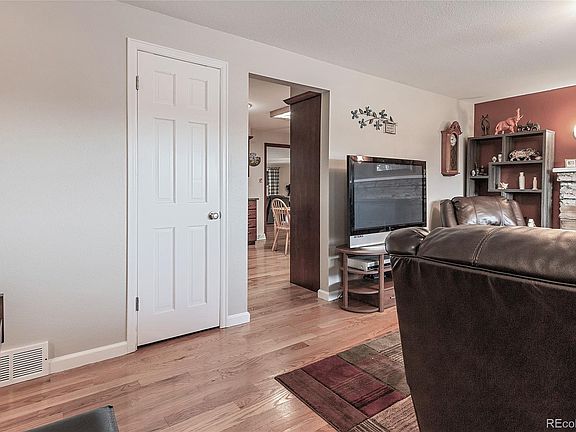 4th image of 1295 Cody St