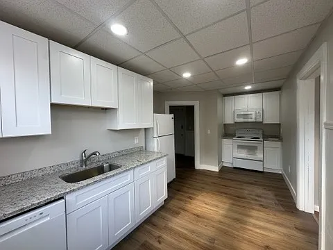 3 bed, 1000 sqft, $2,250 — Photo 1