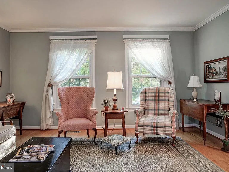 3124 Barnard Ct — Photo 3