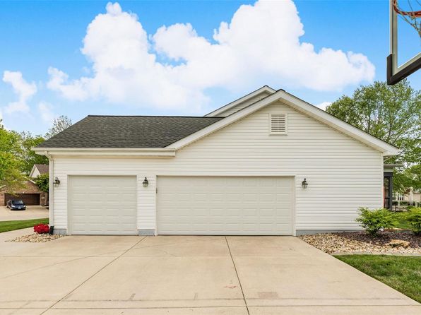 2238 Jack Nicklaus Dr, Belleville, IL 62220