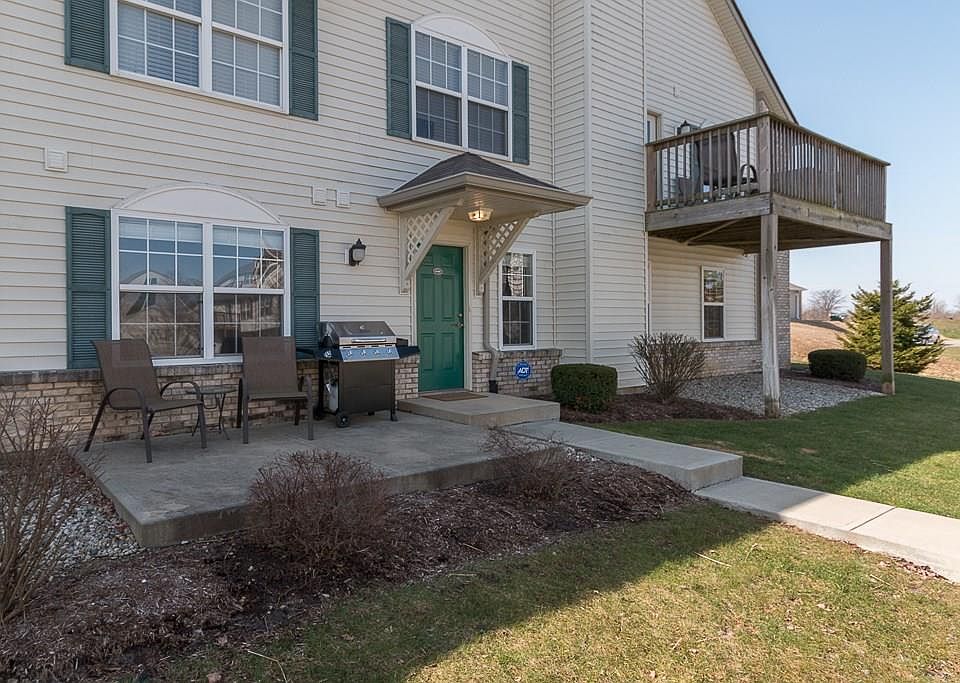 1st image of 9756 Clover Ct Unit 100