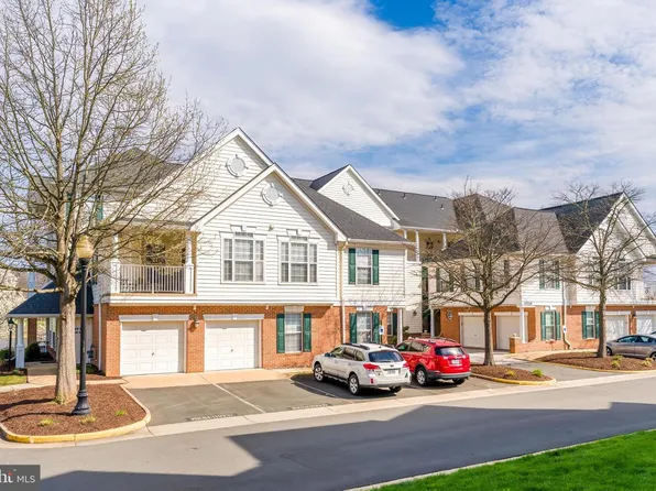 43114 Watercrest Sq #200, Chantilly, VA 20151