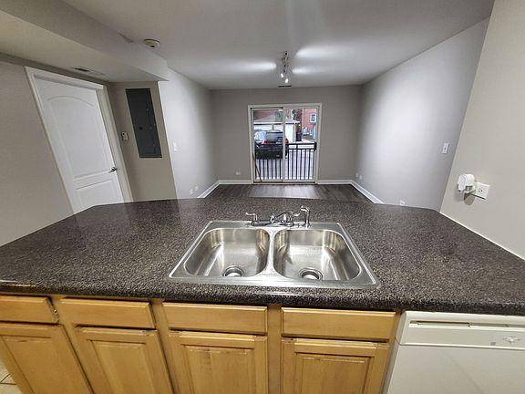 3rd image of 3447 S Ridgeland Ave #103