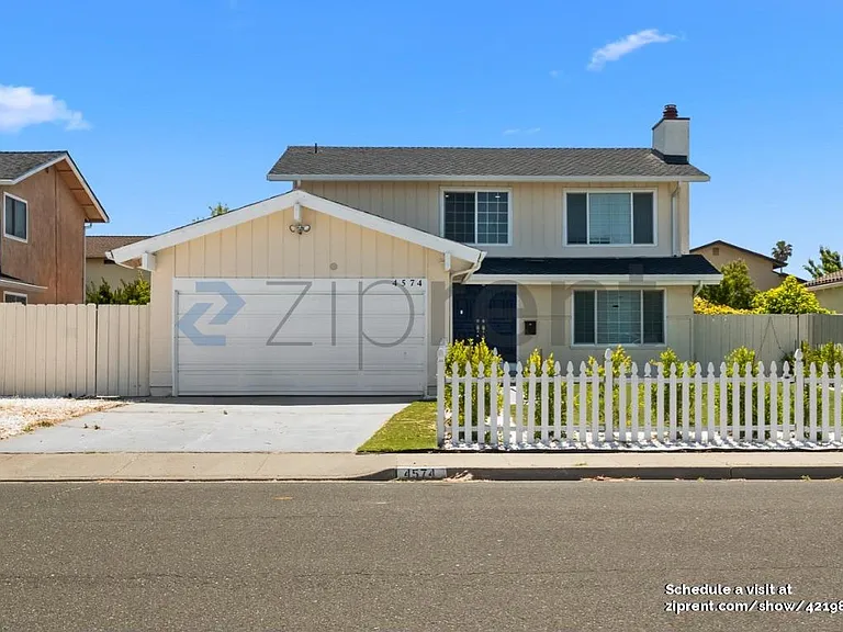 4574 Ellen Way — Photo 2