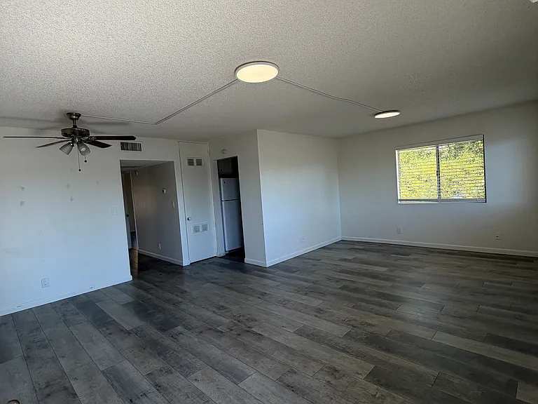 1447 E Windsor Rd #4 — Photo 6