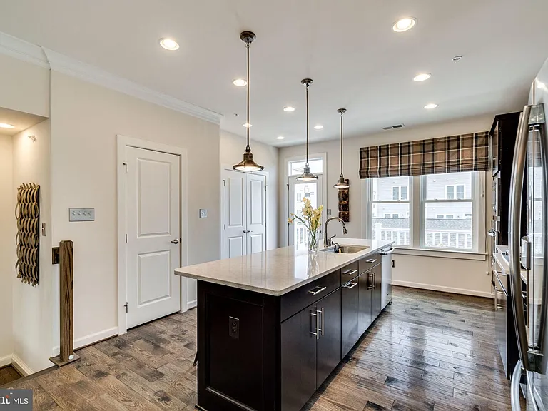 1133 S Monroe St — Photo 3