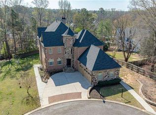 7611 Regency Cir, Sandy Springs, GA 30350