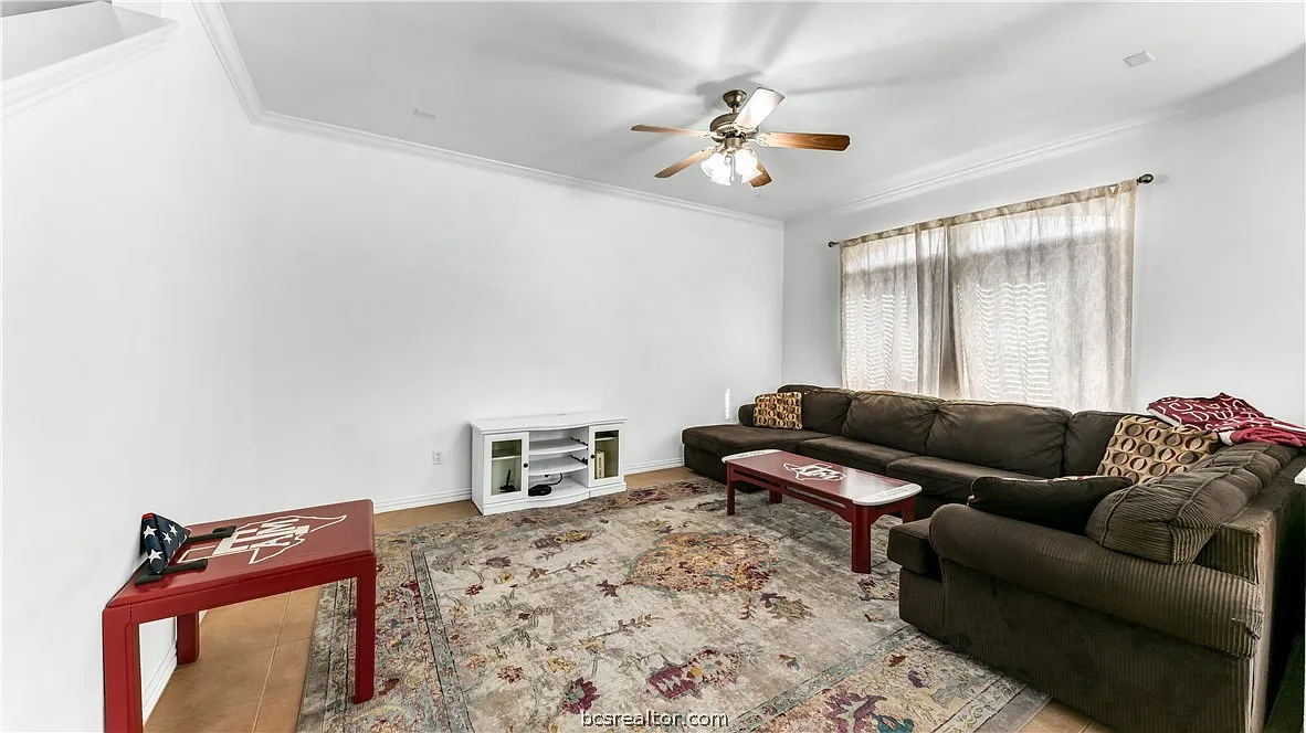 4 bed, 1654 sqft, $1,800 — Photo 4
