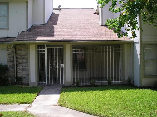 5810 Twisted Pine Ct Unit B, Houston, TX 77039