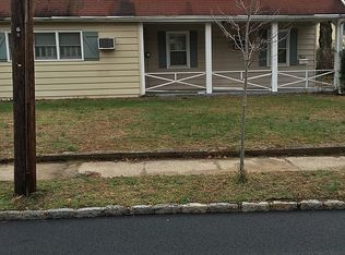 4 Edgewood Pl, Great Neck, NY 11023