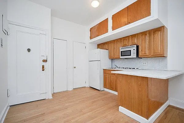 Rented by Keller Williams NYC | media 19