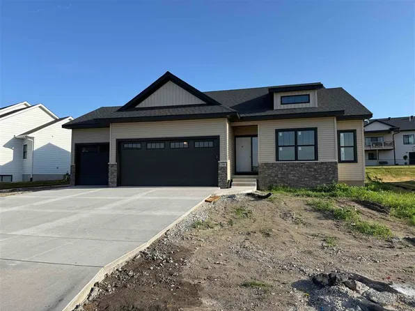 1290 Osage Ln, North Liberty, IA 52317