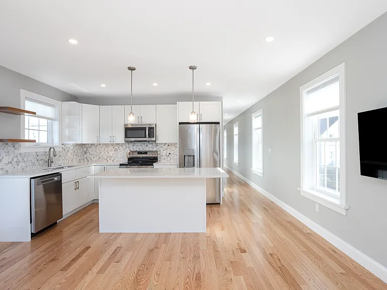 3 Vaughan Ave — Photo 4