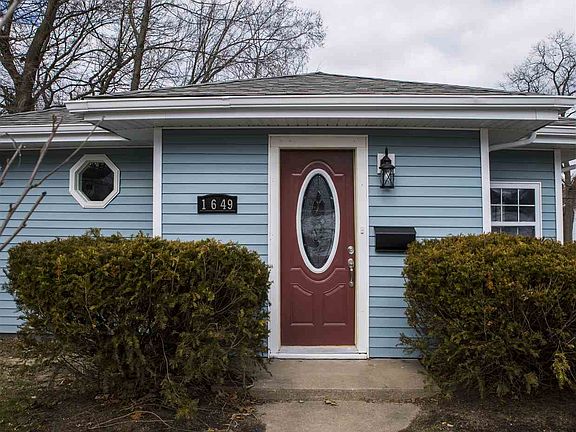 3rd image of 1649 E Ewing Ave